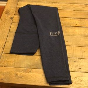 Fleo El Toro 25 in Mood Black Bounce leggings Small